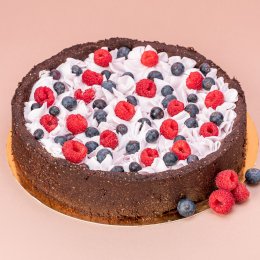 Tart with raspberry cream and fruit