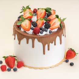 Birthday Cake keto Cream and fruit